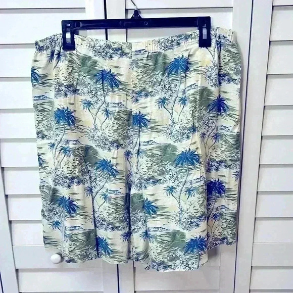LIZGOLF by Liz Claiborne Pull On Shorts Size XL Inseam 9” 100% Rayon - Picture 5 of 5